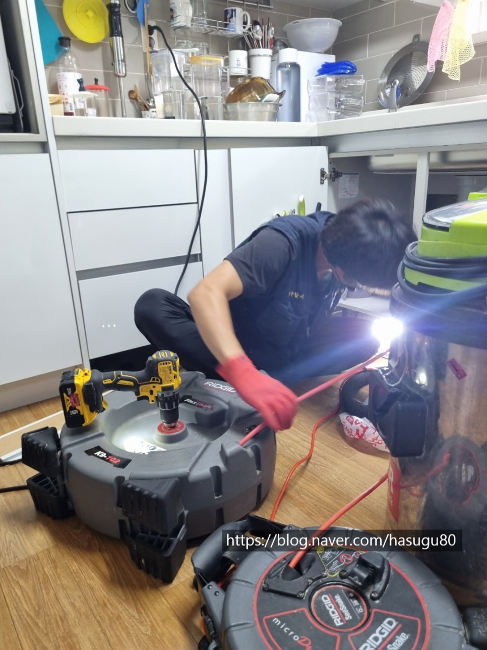 싱크대 하수구 막힘 싱크대 배관역류 뚫기 현장 상황